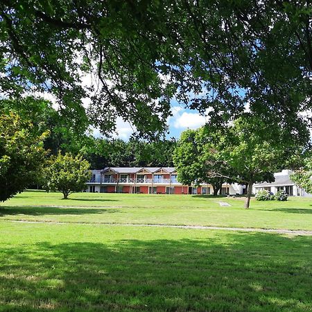 La Villa Des Golf.E.S Theix Bagian luar foto