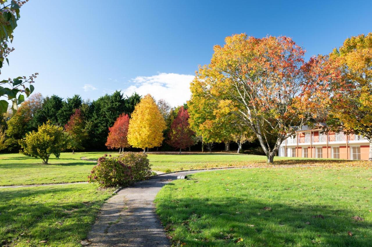 La Villa Des Golf.E.S Theix Bagian luar foto