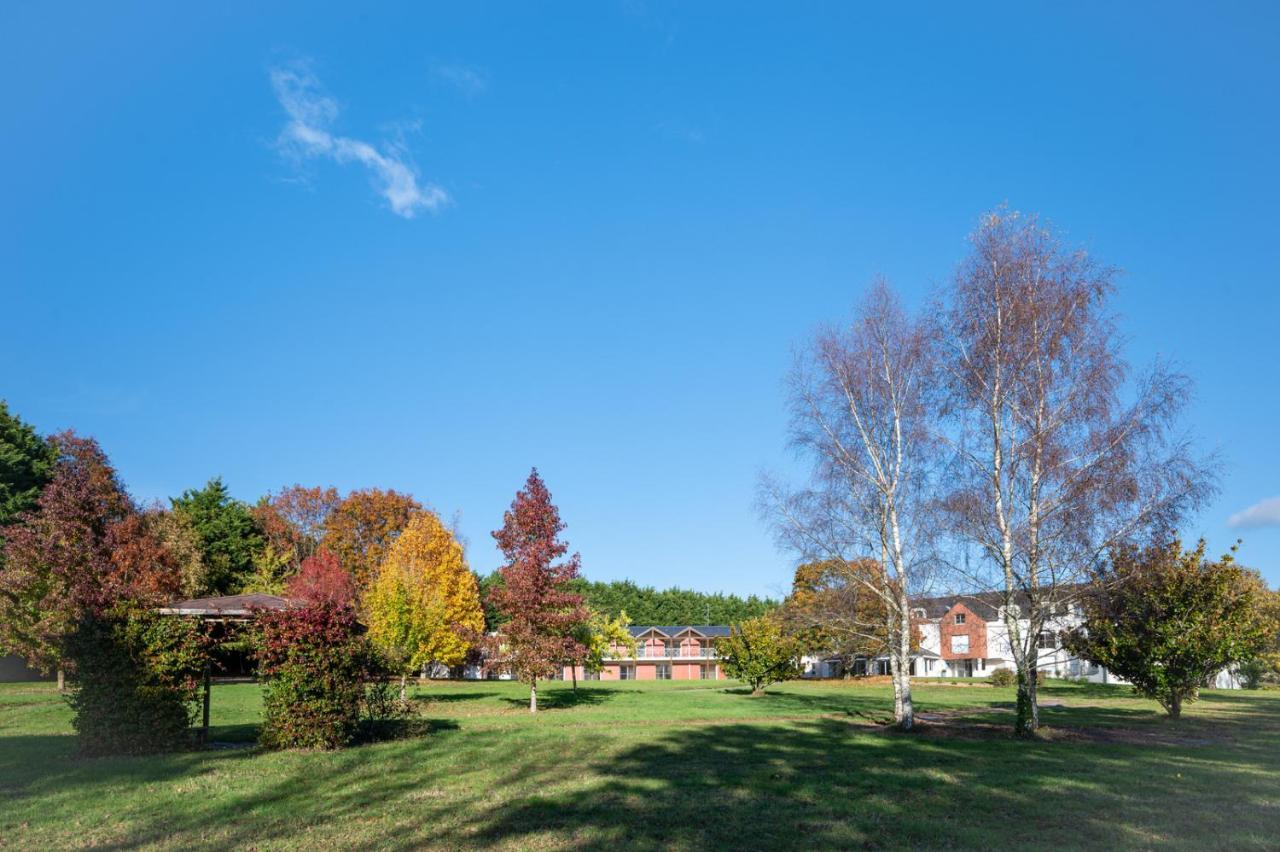 La Villa Des Golf.E.S Theix Bagian luar foto