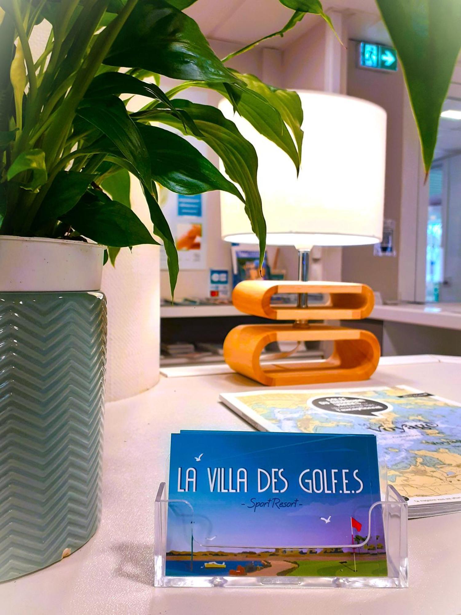 La Villa Des Golf.E.S Theix Bagian luar foto