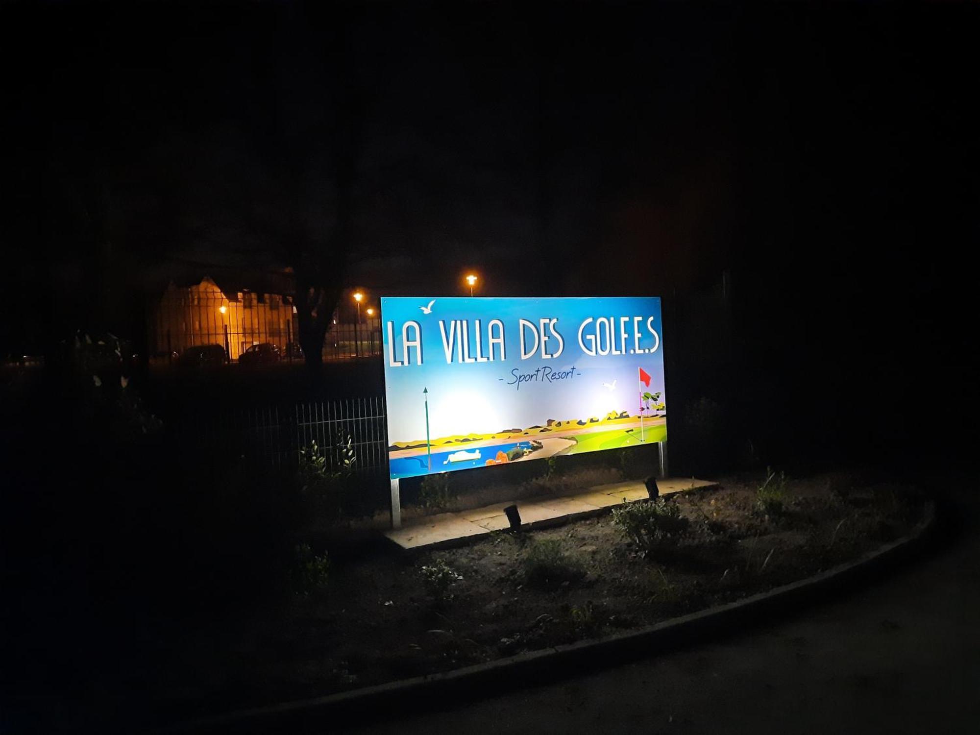La Villa Des Golf.E.S Theix Bagian luar foto