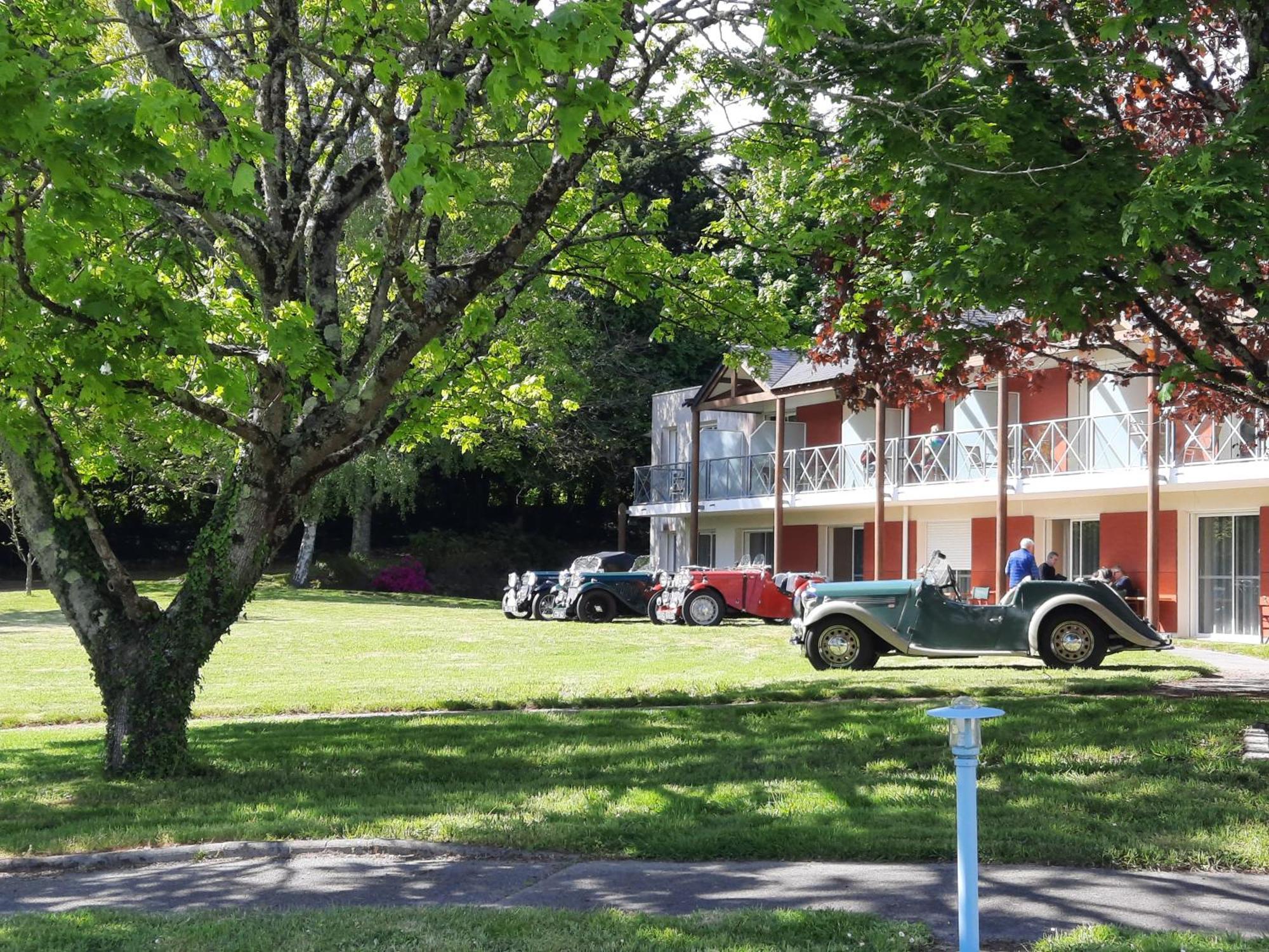 La Villa Des Golf.E.S Theix Bagian luar foto